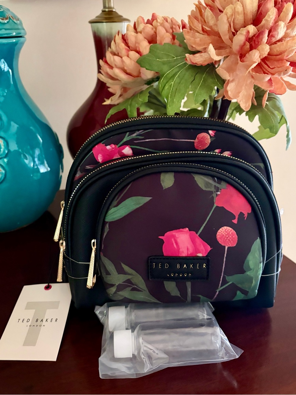 NWT Ted Baker London 3 piece Scattered Bouquet and Black cosmetic case set